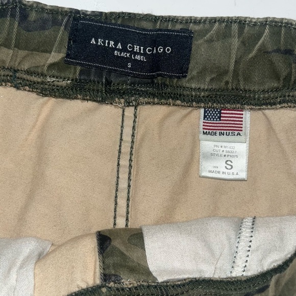 Akira Black Label Chicago distressed classic camo pocketed drawstring joggers - Picture 7 of 12